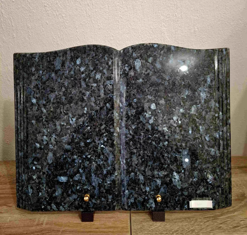 Plaque funéraire forme livre ouvert en granit bleu Labrador