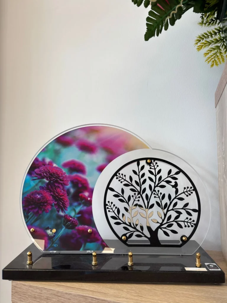 Plaque funéraire double cercle en plexiglas motif champ de fleurs et arbre