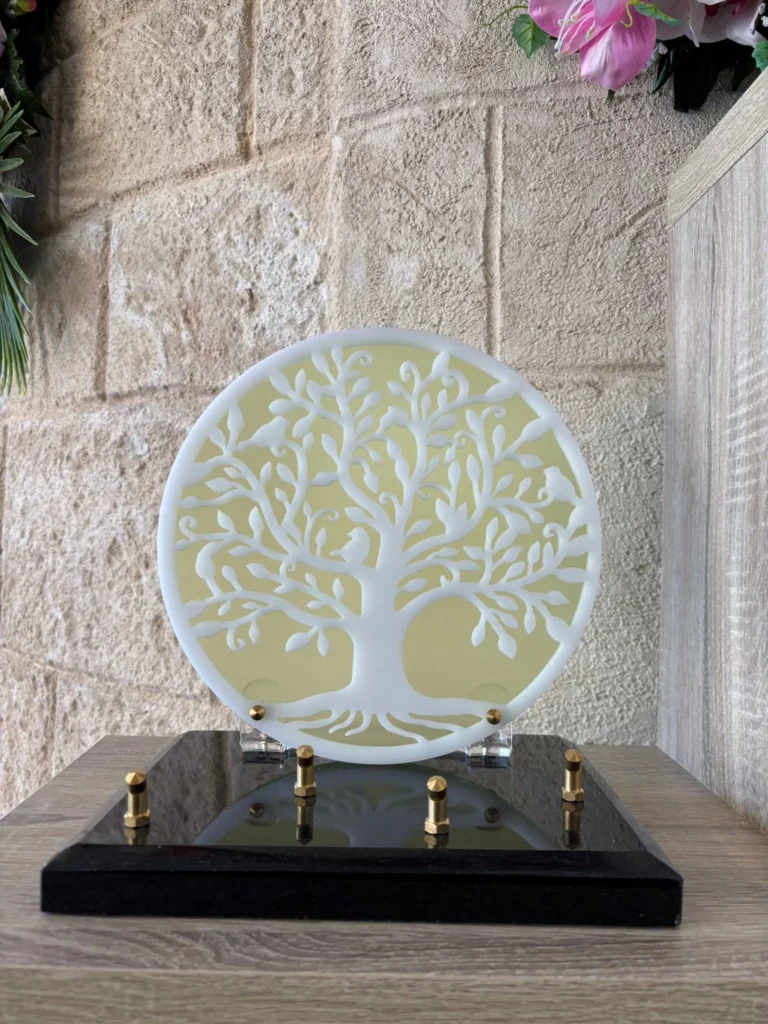 Plaque funéraire ronde en plexiglas beige avec découpe arbre de vie pastel